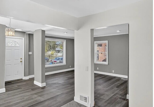 Foto del edificio - 8222 Roselawn St