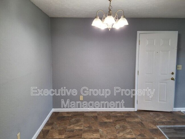 Foto del edificio - 365 Elmwood Dr