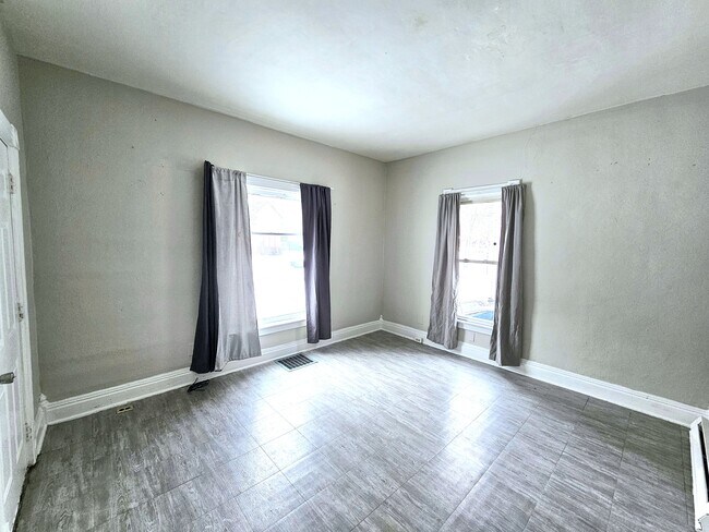 Sala de estar - 132 Union St N