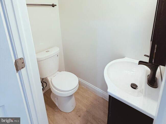 Foto del edificio - 714 Dolphin St