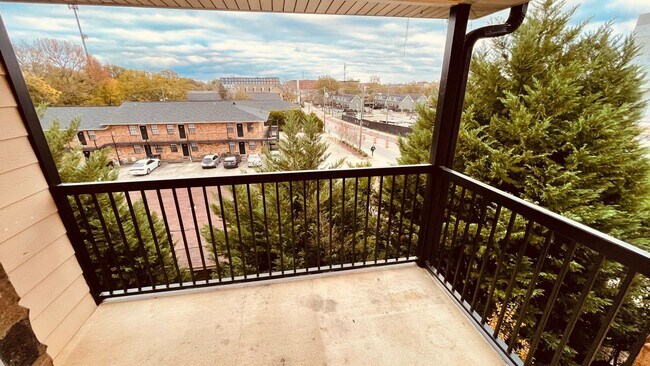 Foto del edificio - 402 W Glenn Ave