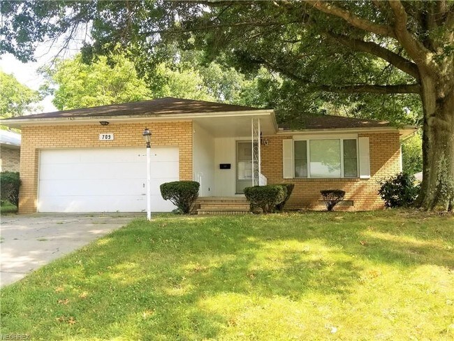 Building Photo - 709 Cliffside Dr