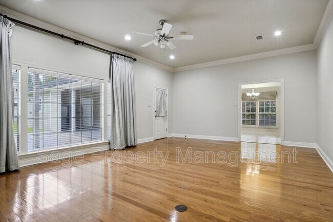Building Photo - 434 Autumn Oak Dr