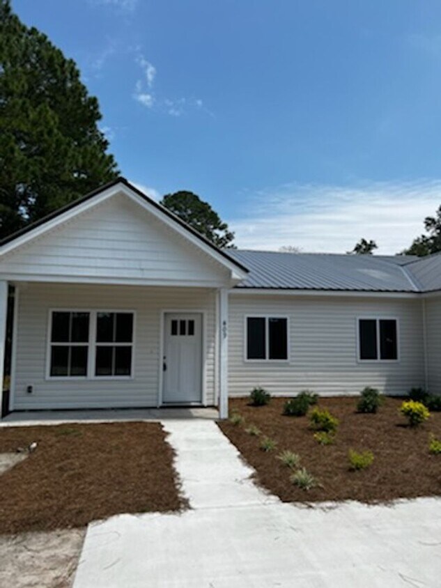 409 Carter Rd Unit 409 Carter Road B, Walthourville, GA 31333 Room