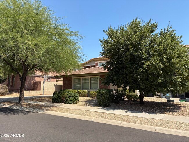 Building Photo - 16054 W Shangri La Rd