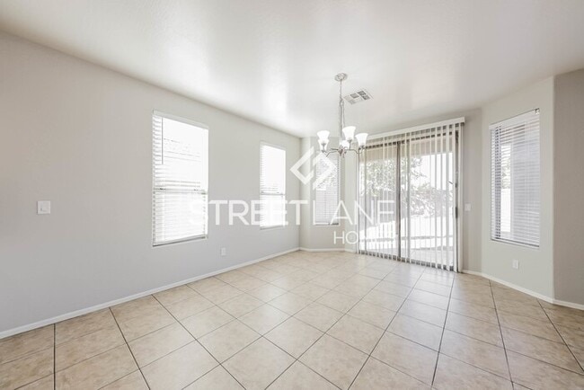 Building Photo - Charming 4 Bedroom in Phoenix! Swimming Pool!