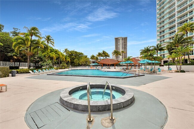 Foto del edificio - 100 Bayview Dr
