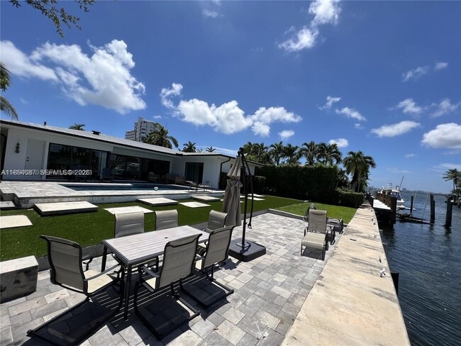 Building Photo - 2062 NE 121st Rd