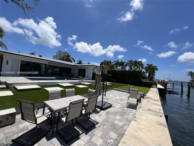 Foto del edificio - 2062 NE 121st Rd