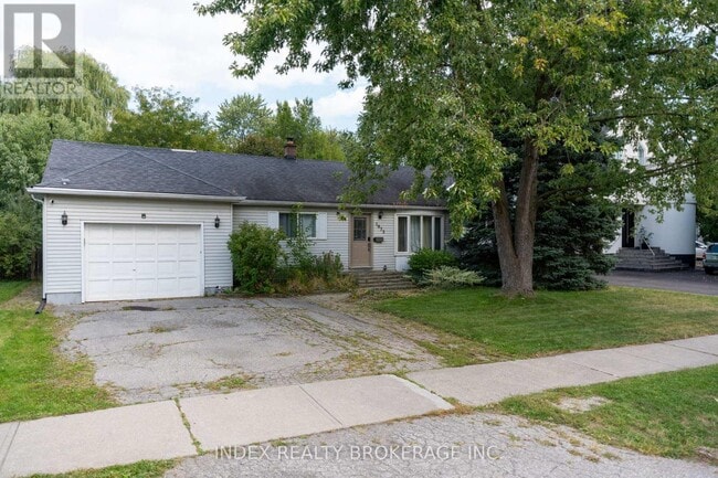 Photo du bâtiment - 1073 Kent Ave.