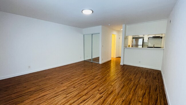 Foto del edificio - 7044 Hawthorn Ave