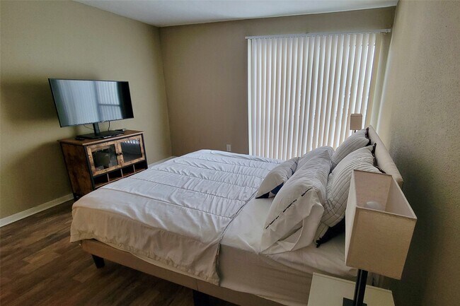 Foto del edificio - 2824 S Bartell Dr