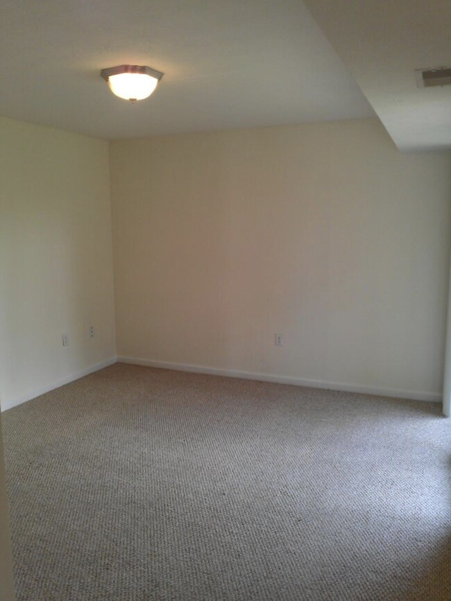 Building Photo - 104 Stockton Ct