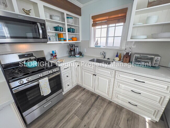 Foto del edificio - AVAILABLE NOW - Modern Furnished Two-Bedroom Beachside Retreat in Pismo Beach - 2 Bed / 2 Bath