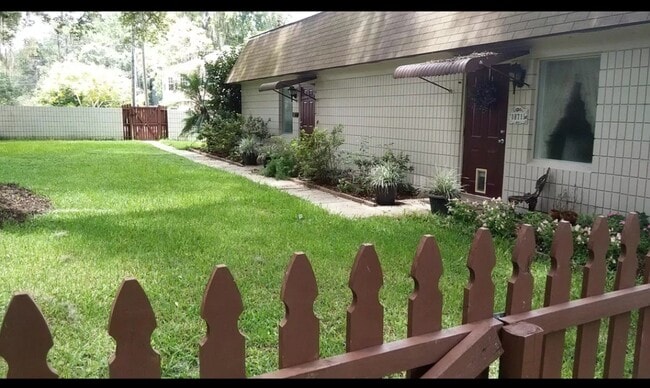 Patio cercado - 18717 Hamilton St