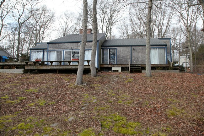 Building Photo - 125 Lakeside Dr E