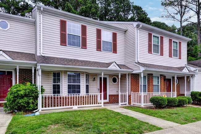Building Photo - Coventry Townhome Move In Ready.