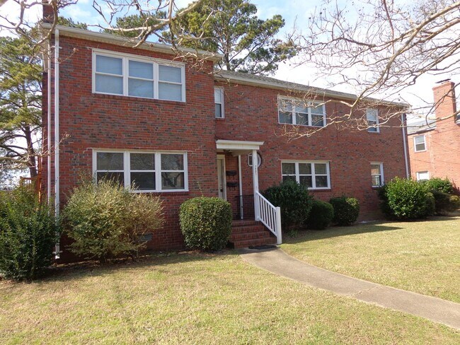 Building Photo - CHELSEA - Large 4 Bedroom, 2 Bathroom Duplex