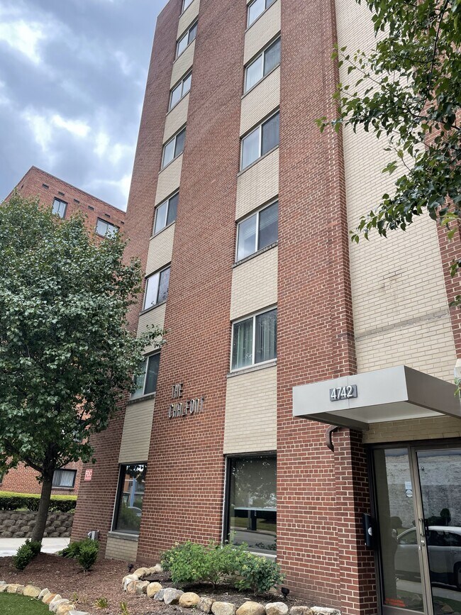 Foto del edificio - Chalfont Apartments