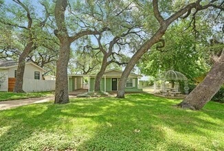 Building Photo - 3103 S Oak Dr