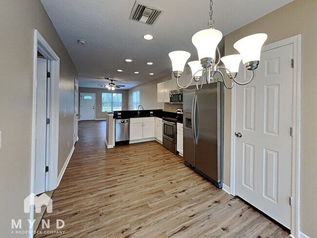 Building Photo - 3217 Spooner Dr