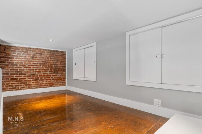 Building Photo - 431 West 22nd Street