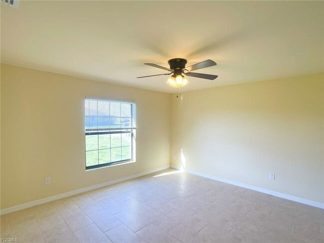 Building Photo - 125 NE 7th Terrace