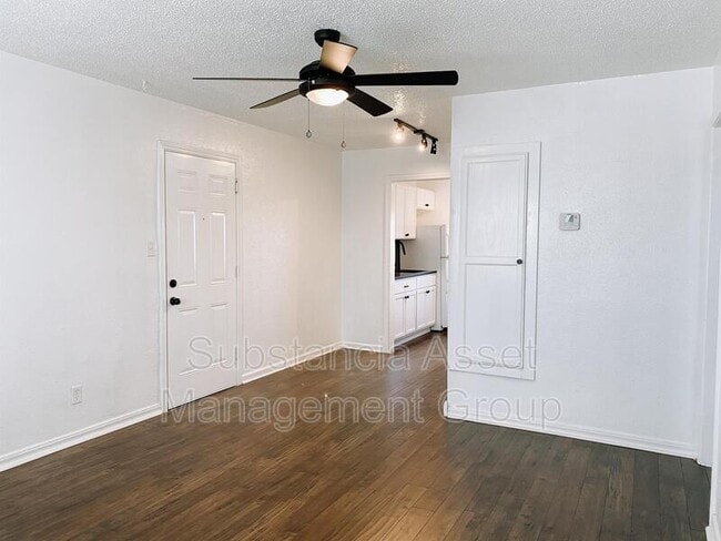 Photo - 1722 N Lindsay Ave Apartment