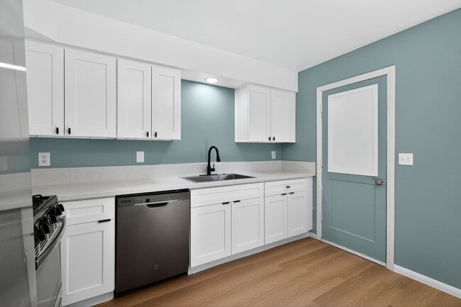 Building Photo - 44440 Acacia Dr