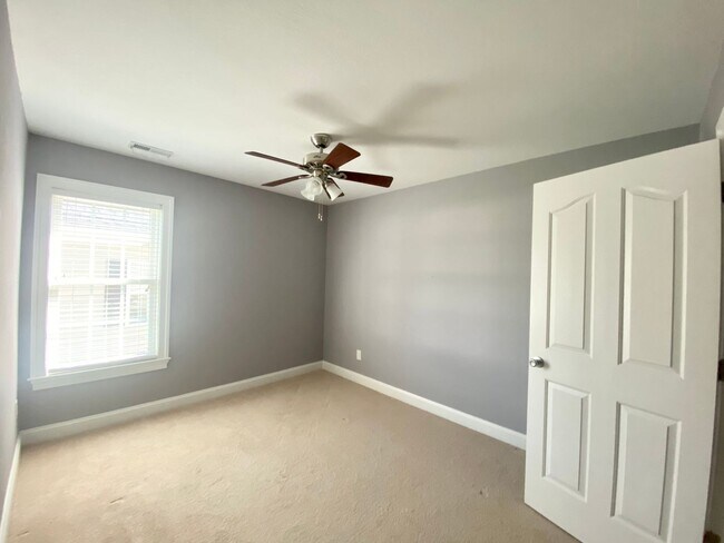 Foto del edificio - 532 Millbrooke Cir