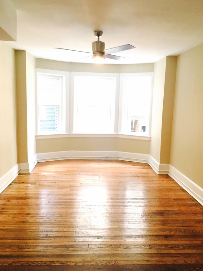 Foto del edificio - BEAUTIFUL 2 BED/1 BATH APARTMENT IN GHENT!
