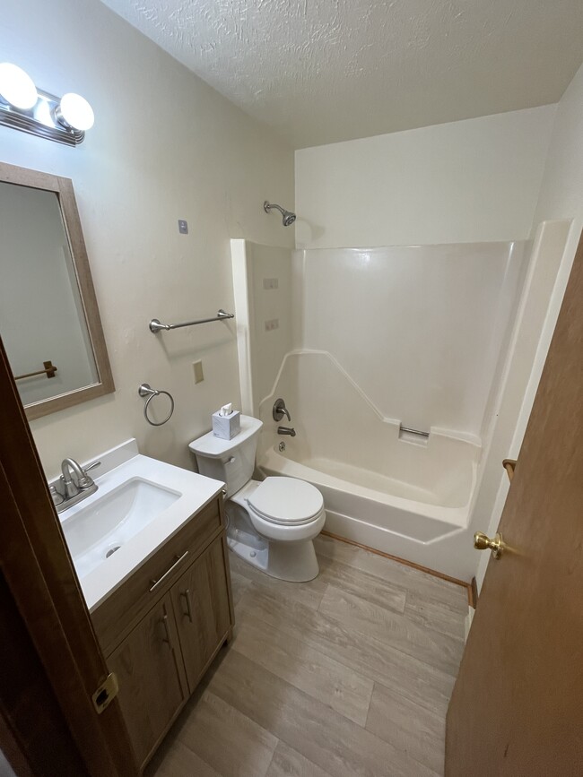 Building Photo - 327 Centreville Pike