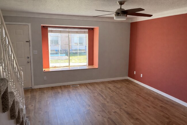 Foto del edificio - 573 E Main St