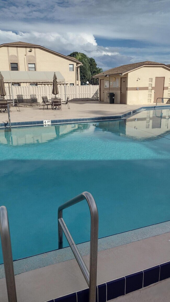 Building Photo - 9430 Boca Cove Cir