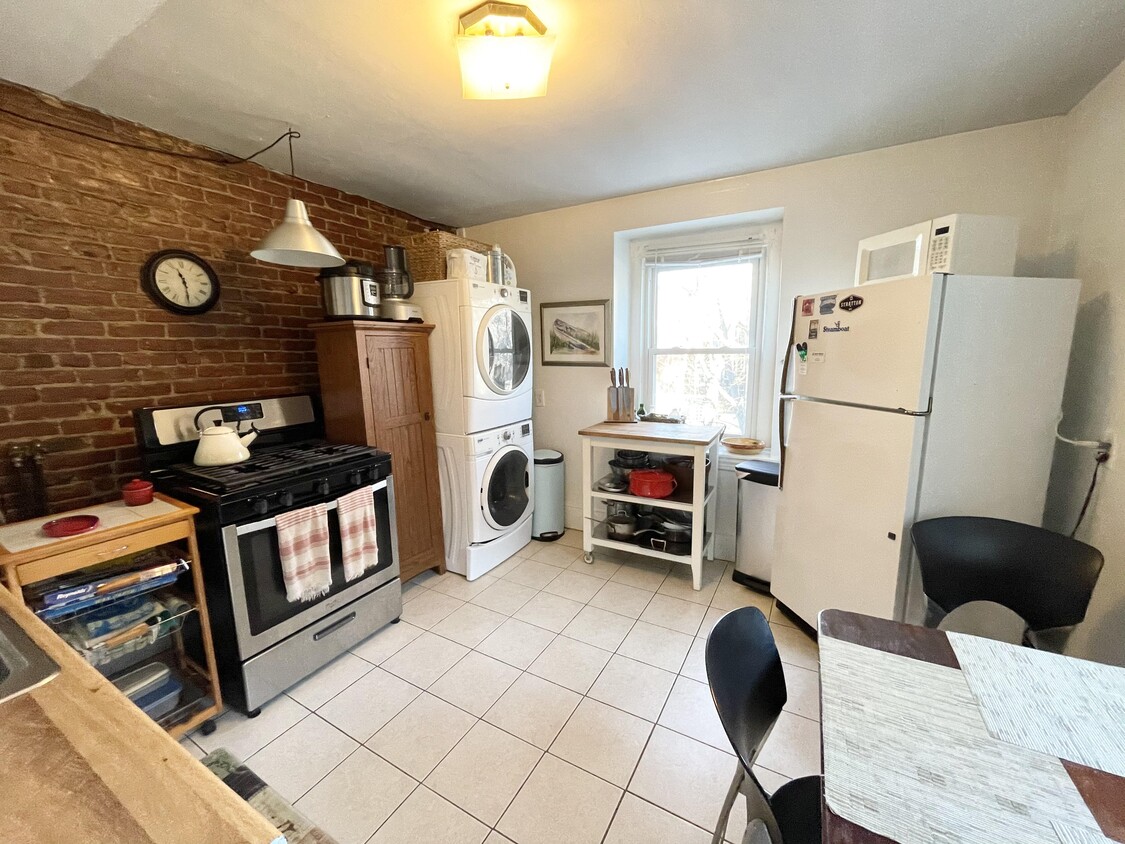 Primary Photo - 752 E 4th St