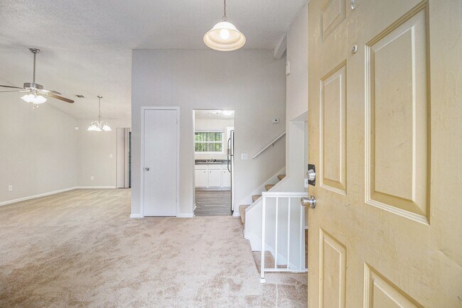Foto del edificio - 3 Bedroom 2 Bath Home with Den and Screene...