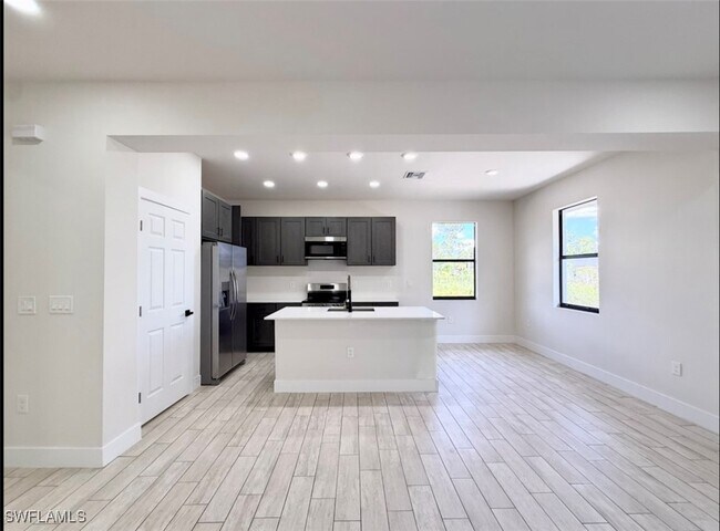 Building Photo - 3413 70th St W