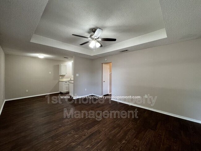 Foto del edificio - 6484 Central Ave