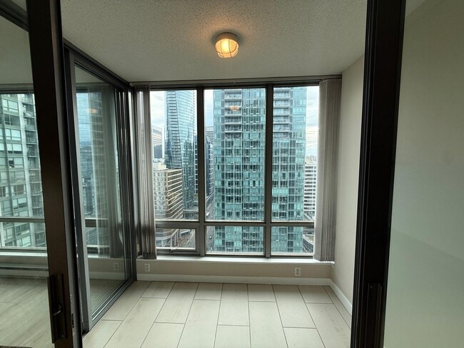 Photo du bâtiment - 1288 W Georgia St