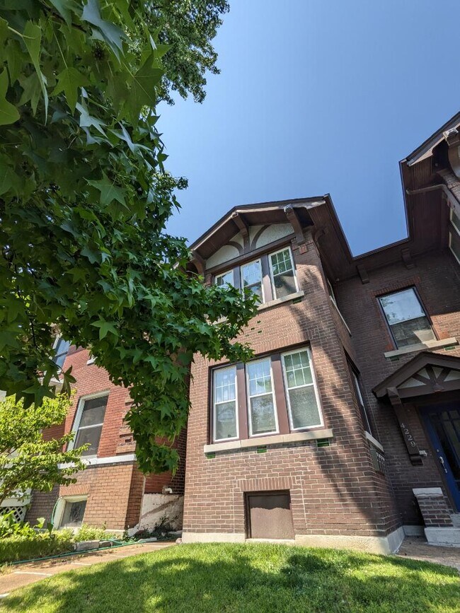 Foto del edificio - 4227 Botanical Ave