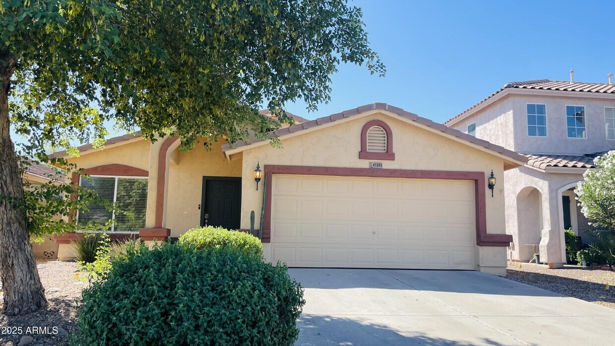 Foto principal - 45101 W Woody Rd