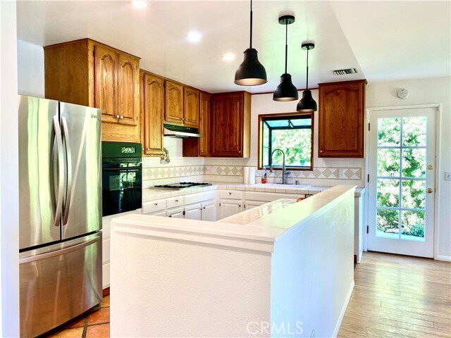 Primary Photo - 23335 Friar St