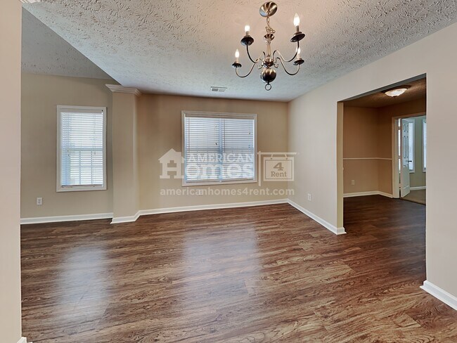 Building Photo - 2021 Parador Bend