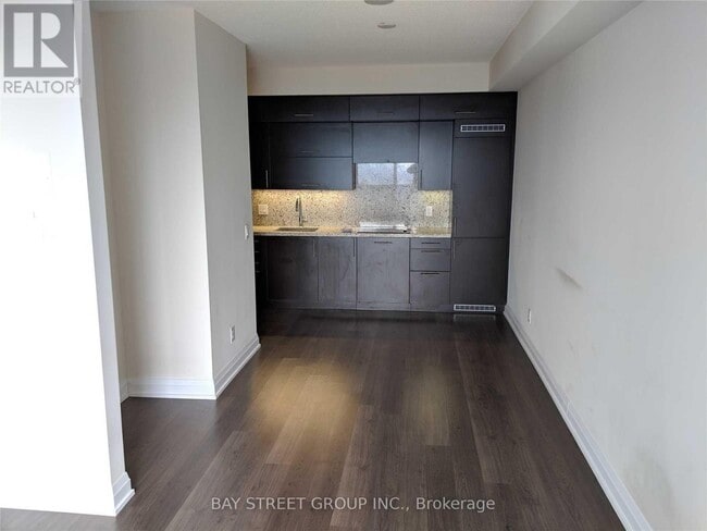 Building Photo - 5 Sheppard Ave E