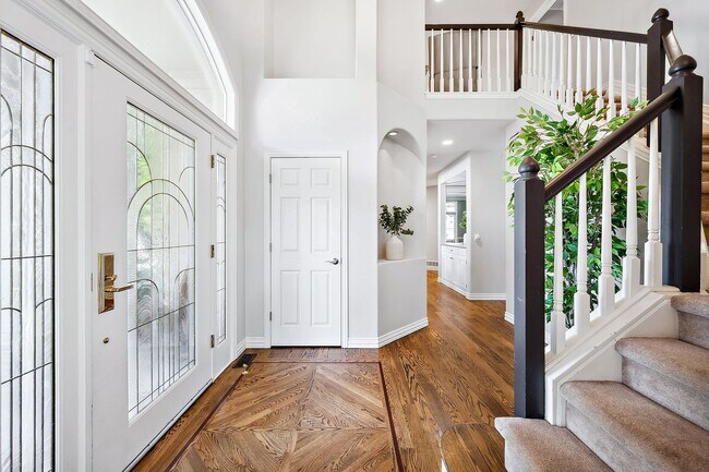 Foto del edificio - Stunning 5 Bedroom Home on Quiet Cul De Sac