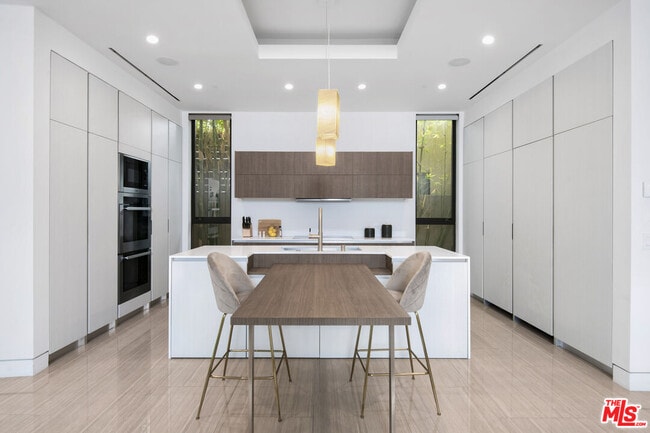 Building Photo - 350 N Harper Ave