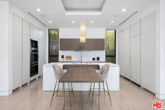 Foto del edificio - 350 N Harper Ave