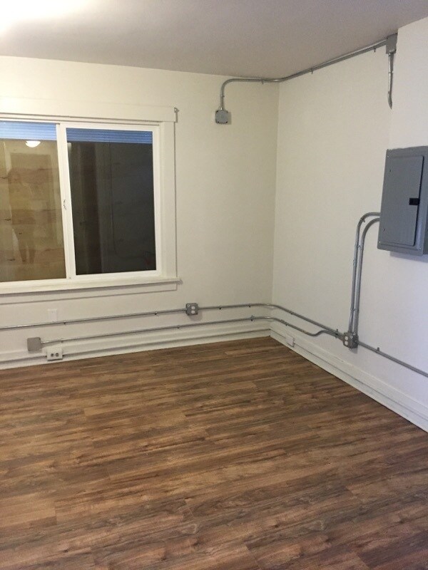 Photo - 372 S Bouquet St Apartment