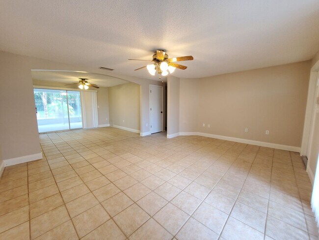 Building Photo - Updated 3 bed/ 2 bath Located in Sorrento ...