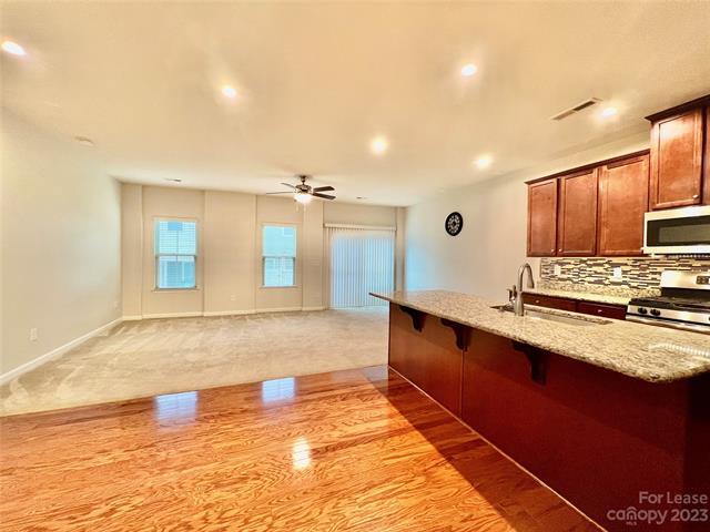 Building Photo - 319 Willow Wood Ct